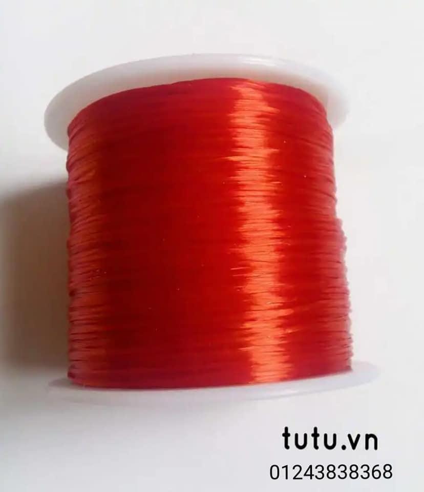 Dây chun màu đỏ xâu vòng