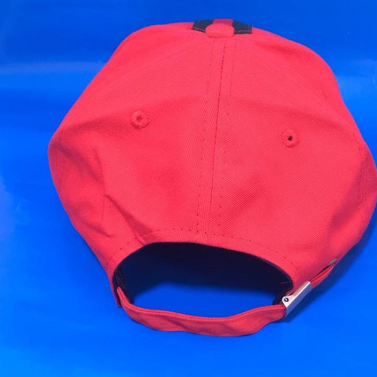 Nón kết con ong độc đáo (Trắng, Đỏ)