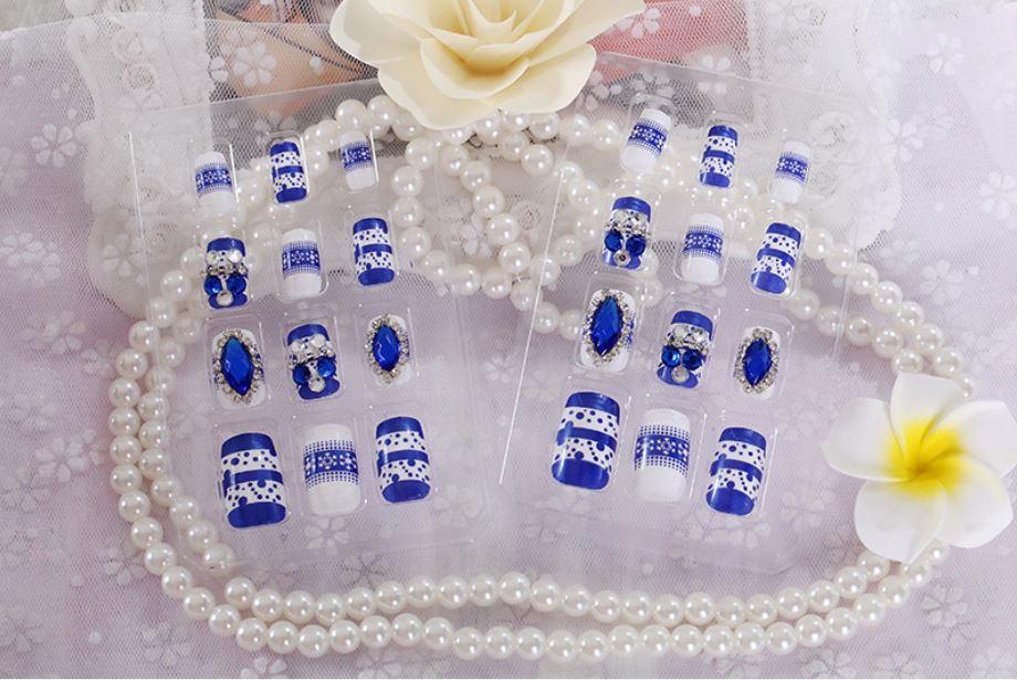 Bộ 24 Móng Tay Giả Xanh  Đính Đá (keo sẵn)