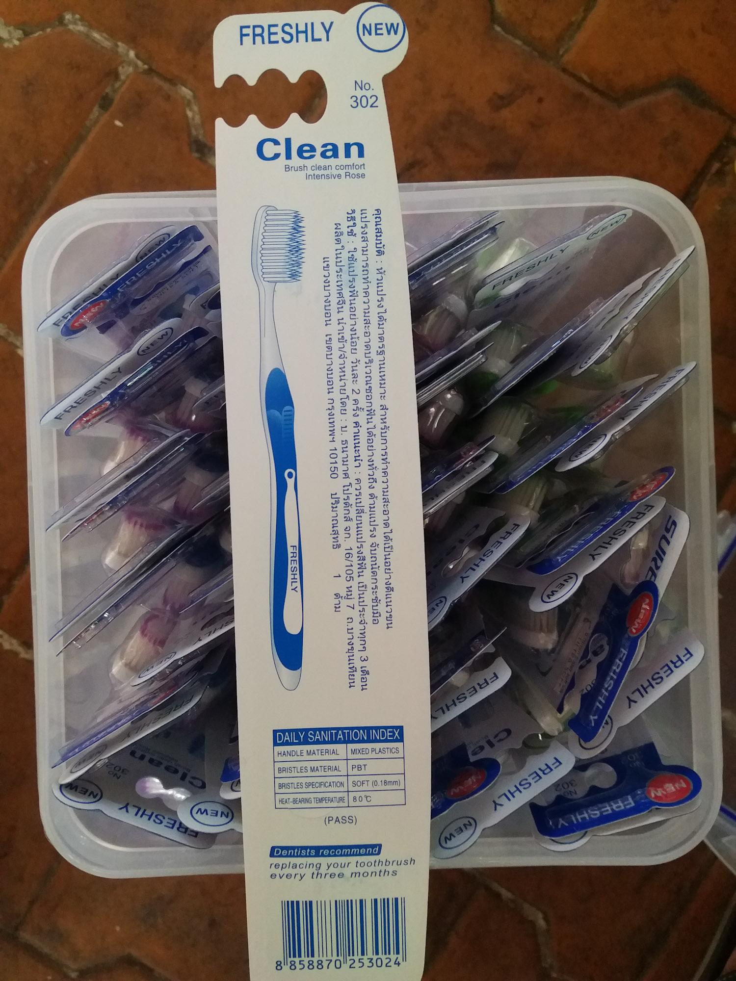 Bộ 50 bàn chải răng Thái Lan Freshly