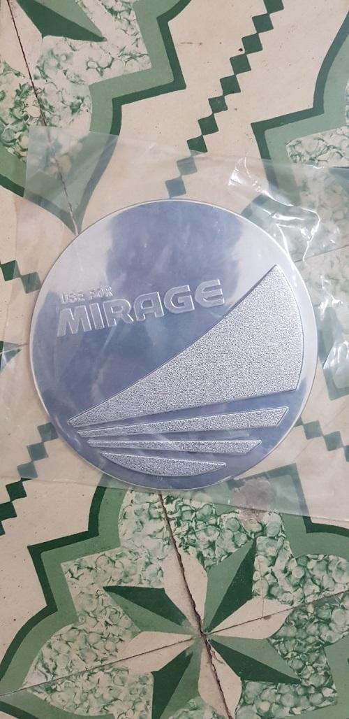 Nắp bình xăng mirage tặng cable sạc trên ô tô