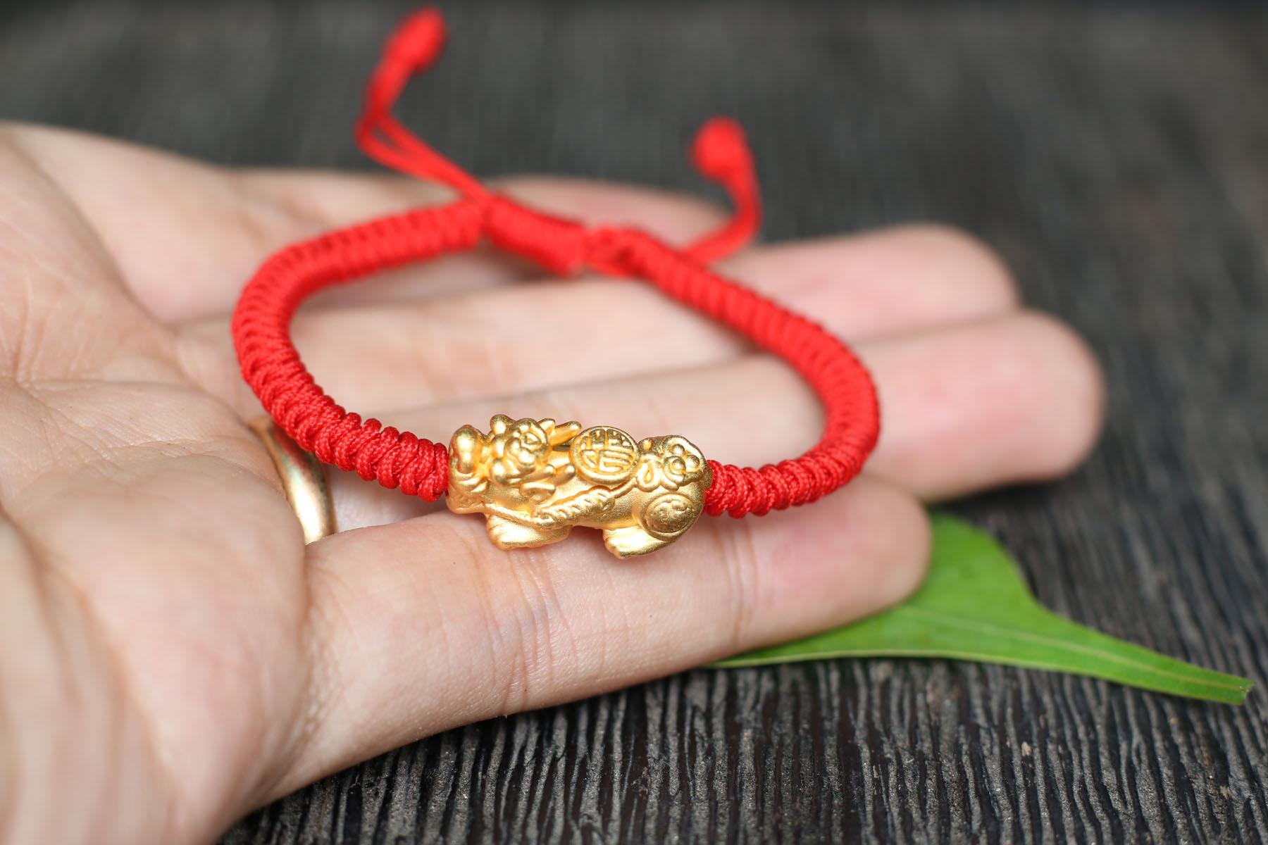 Vòng tỳ hưu bạc bọc vàng 24k kết dây đỏ