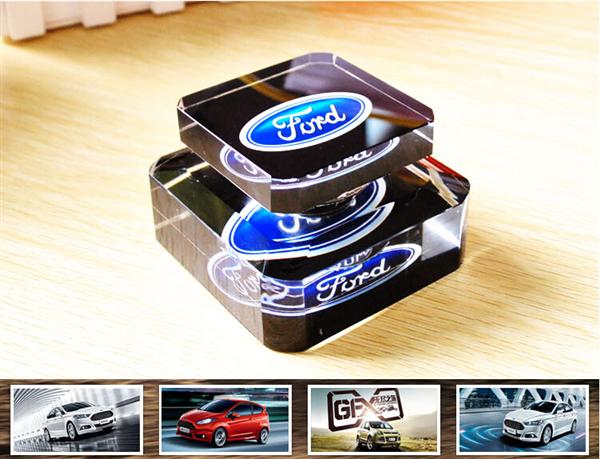 Nước hoa ô tô  pha lê logo hãng Ford
