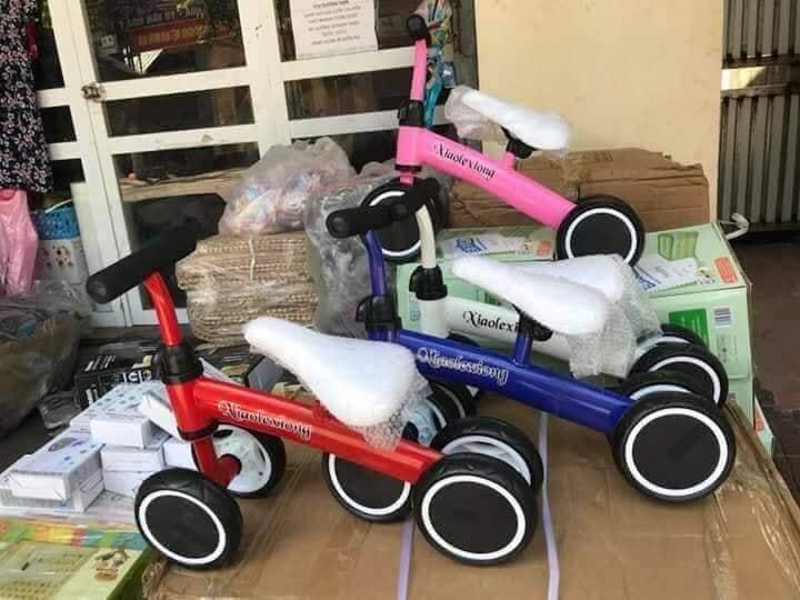Xe đạp thăng bằng 4 bánh cho bé