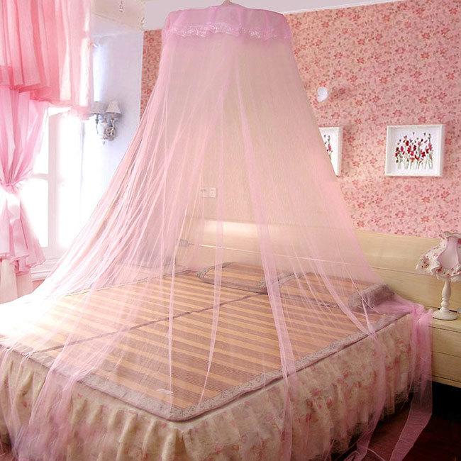 Mùng ngủ treo góp phần tăng thêm vẻ đẹp cho phòng ngủ  kiểu Royal tiện lợi, sang trọng