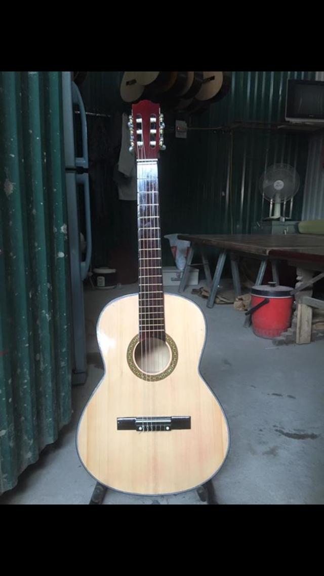 Guitar clasic A60. Mặt gỗ thông. Kèm bao