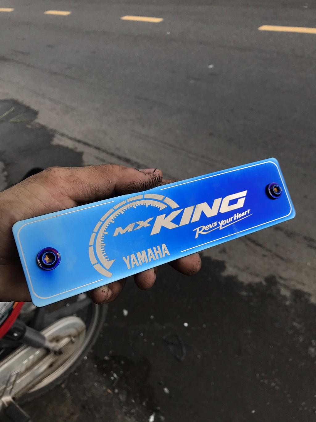 Bảng tên titan MX- KING ,tặng kèm ốc PROTI, full bát đầy đủ.