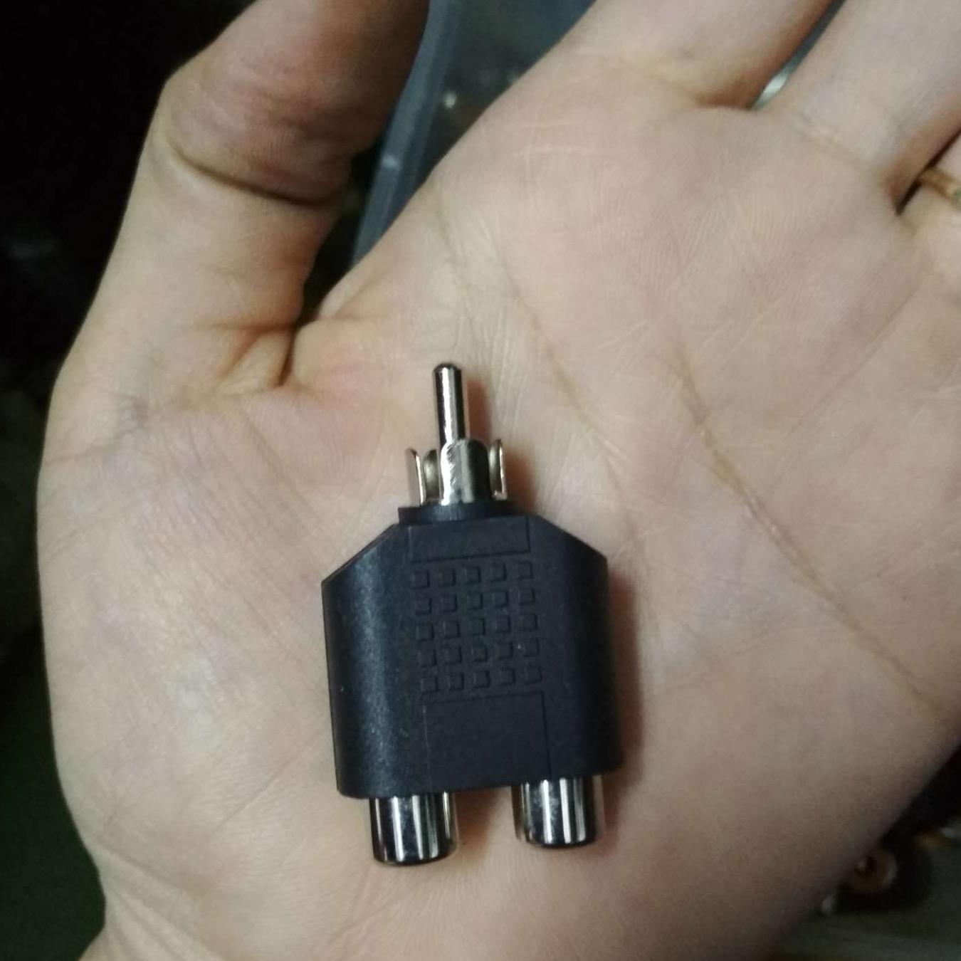 RẮC  Chia AV   1 ra 2 AV nhựa