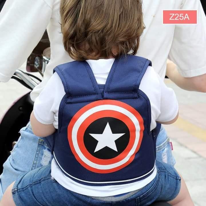 Địu đai đi xe máy cho em bé