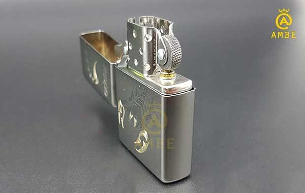 Bật lửa Zippo Satin khắc bọ cạp Zippo ZCN02