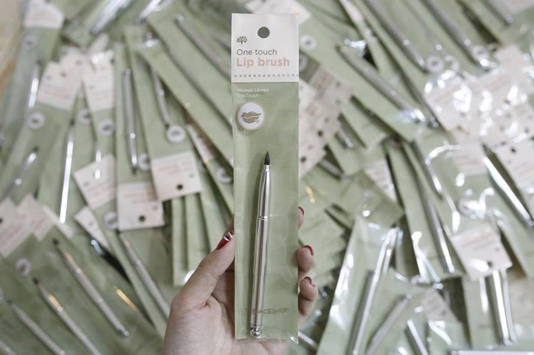 CỌ MÔI ONE TOUCH LIP BRUSH THE FACE SHOP - HÀN QUỐC