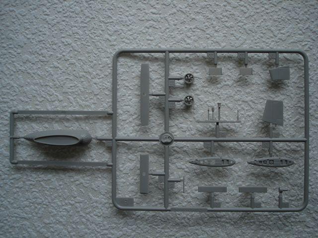 Bộ mô hình lắp tàu ngầm TYPHOON tỉ lệ 1:700