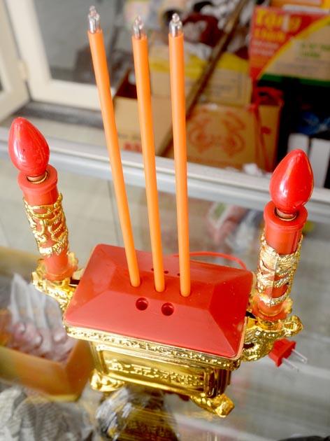 Lư hương cắm điện đặt bàn thờ cửu huyền