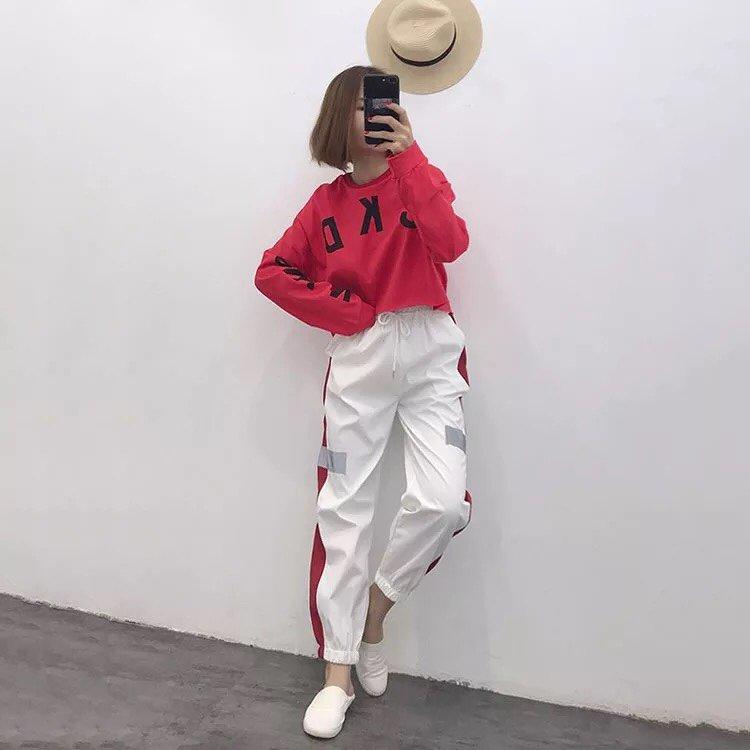 Áo croptop chữ nổi cá tính