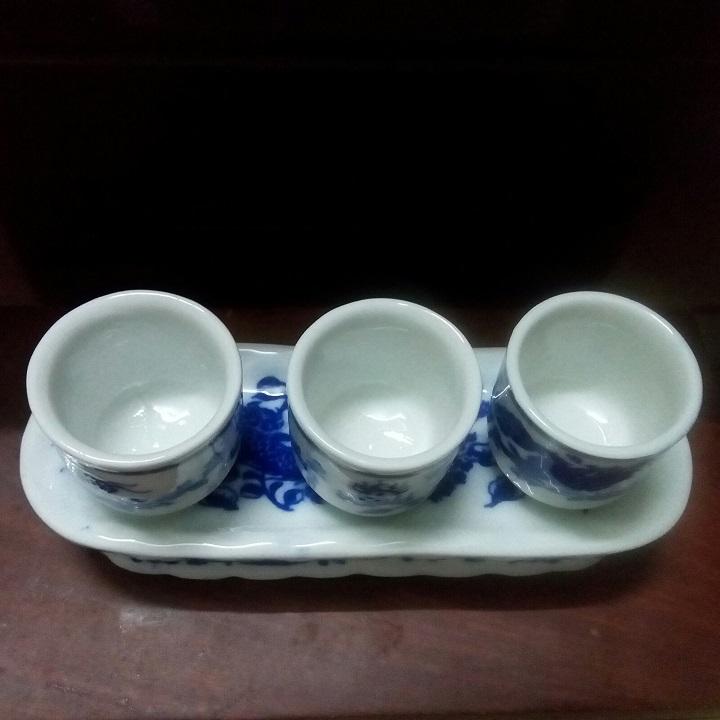Bộ kỷ ban thờ 3 chén loại thẳng, gốm sứ Bát Tràng