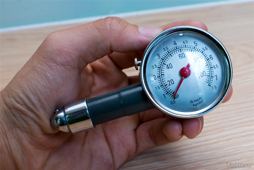 Đồng Hồ Chuyên Dụng Đo Áp Suất Lốp Xe Hơi, Xe Máy Nhỏ Gọn Tiện Dụng Chính Xác