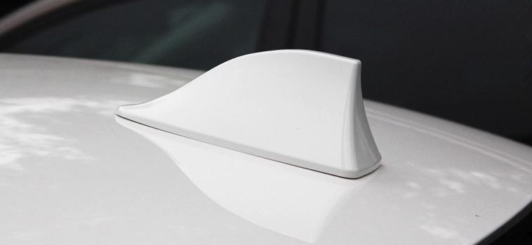 ANTEN VÂY CÁ MẬP CHO XE Ô TÔ MÀU TRẮNG