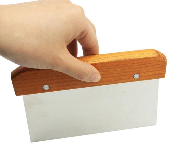 Miếng cắt bột nhựa inox cán gỗ