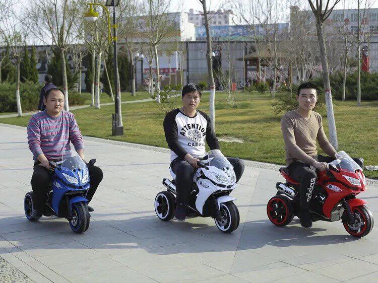 XE MÁY ĐIỆN TRẺ EM KIỂU DÁNG THỂ THAO