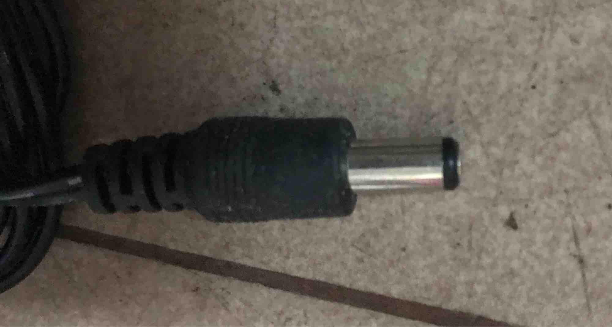 Sạc xe ô tô trẻ em loại 12v 1A