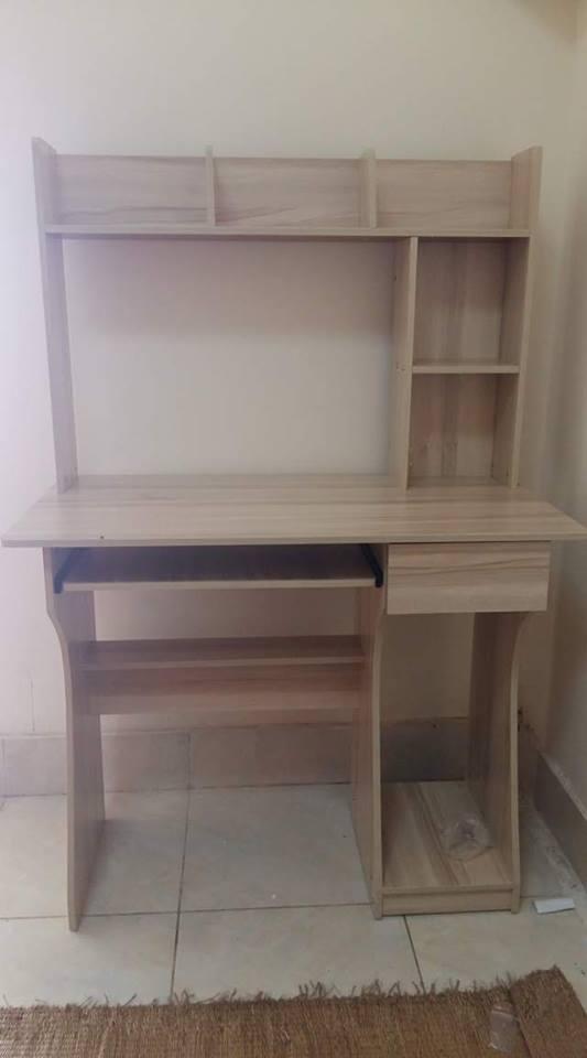 Bàn Máy Tính Gỗ Kèm Kệ Sách, Trang Trí