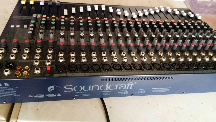 Mixer Soundcraft EFX20