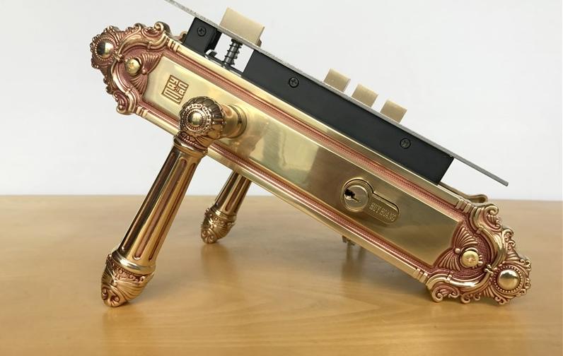 KHÓA CỬA GỖ HUY HOÀNG BẰNG ĐỒNG HC8526 THÂN INOX