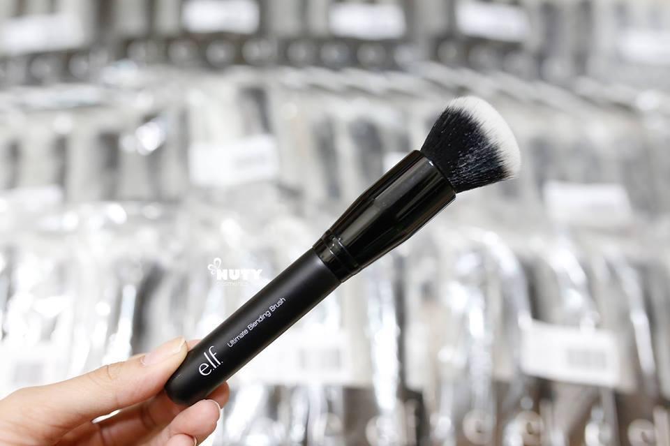 Cọ tán nền e.l.f ultimate Blending Brush