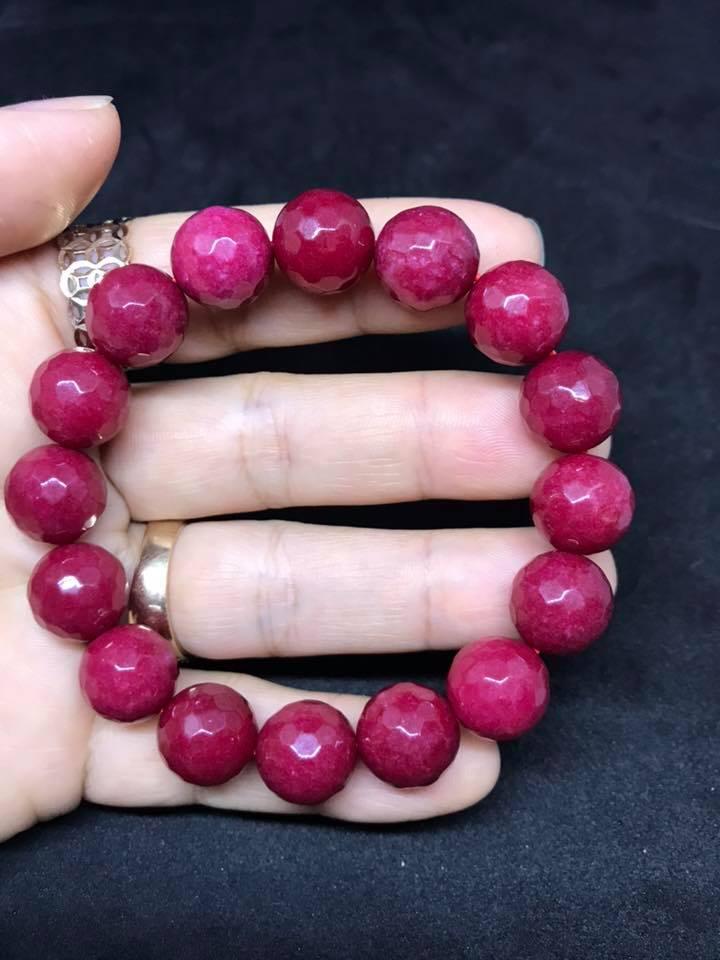 Vòng tay hồng ruby mài giác 12ly