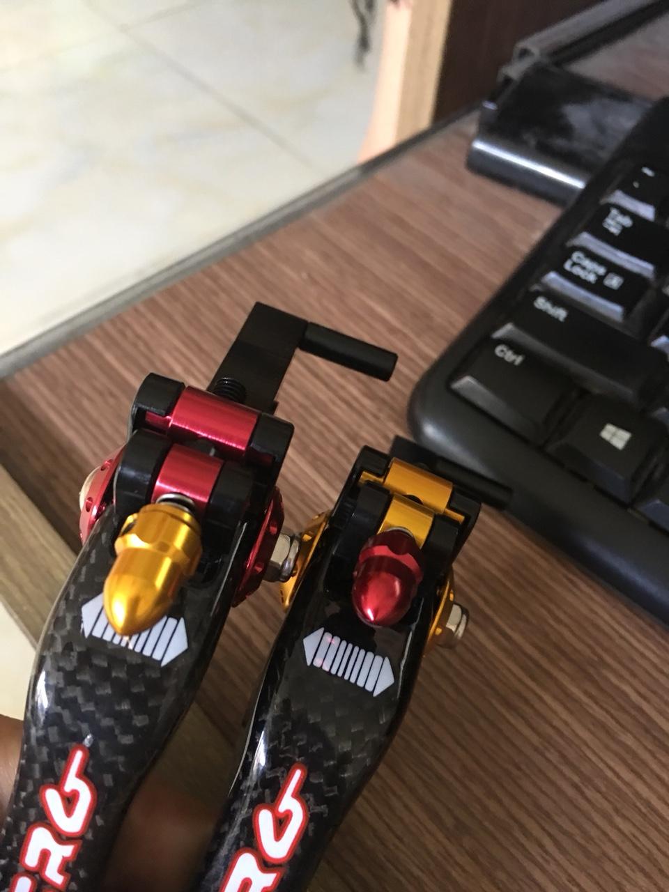 [HCM]TAY THẮNG CACBON FIBER CHO HONDA CLICK