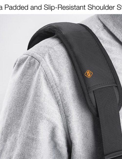 [HCM]Túi đeo TOMTOC (USA) 360* shoulder bags MACBOOK 15″ BLACK