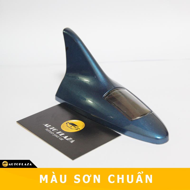 Đèn LED vây cá năng lượng mặt trời Shark Fin (AutoPlaza) (Bạc)