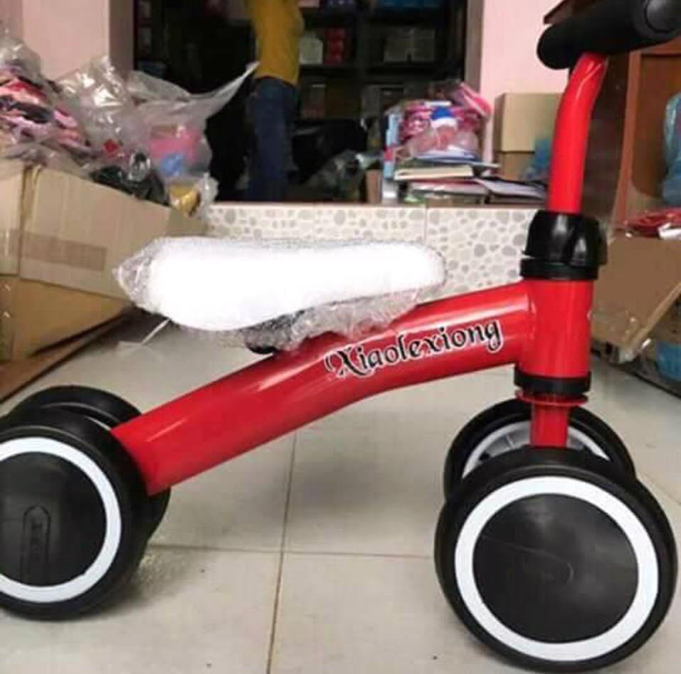 Xe đạp thăng bằng 4 bánh cho bé