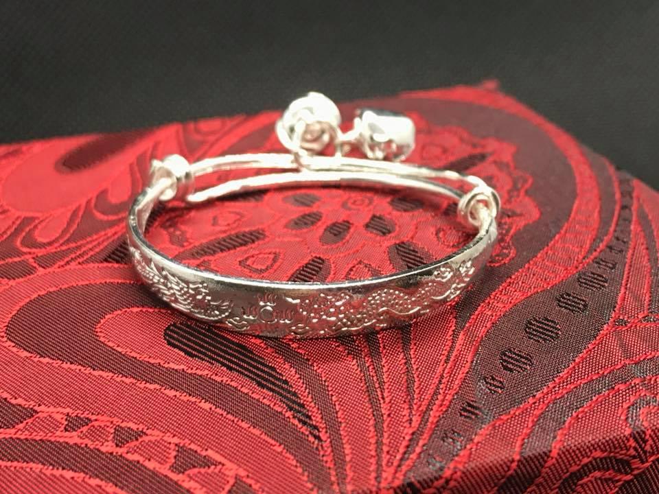 Lắc tay bạc cho bé có chuông (trắng)