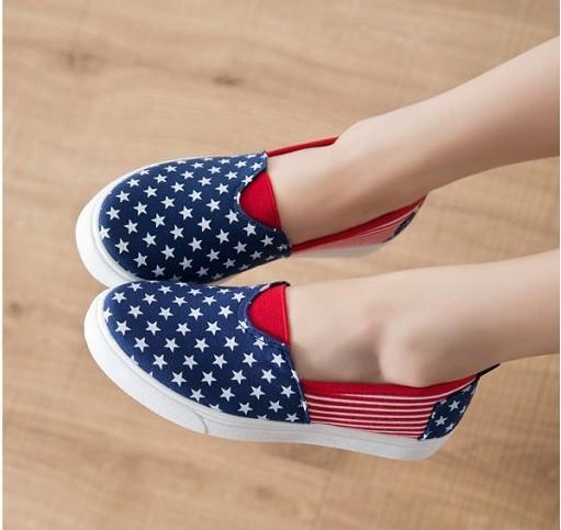 Giày lười slip-on hình cờ siêu xinh