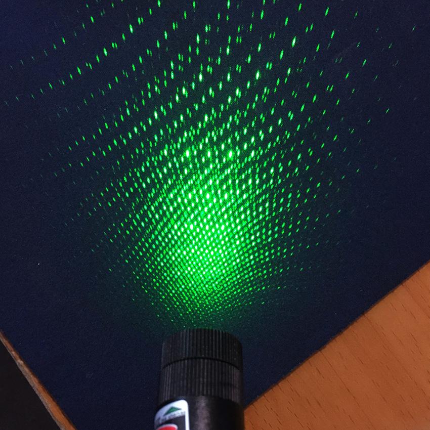 [HCM]- Đèn pin sạc tia laser 303