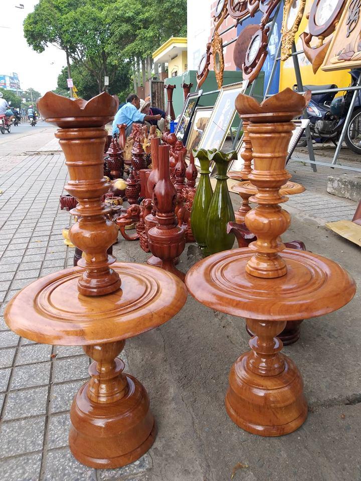 Chân đèn cầy gỗ gõ