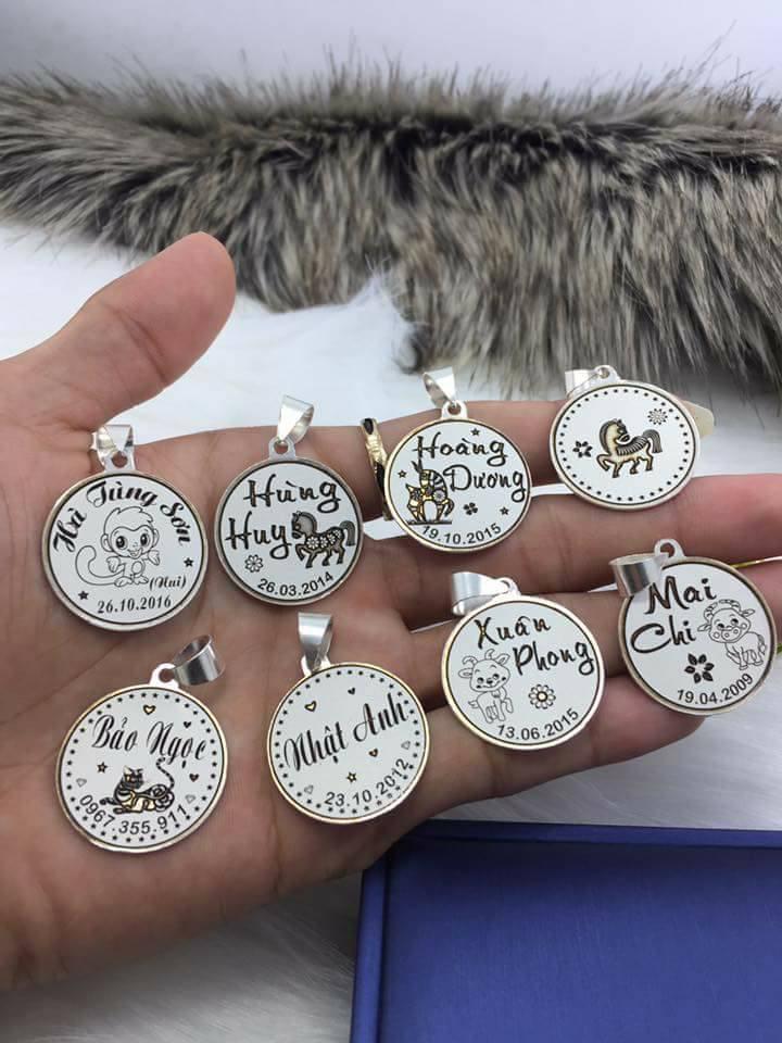 Mặt dây chuyền bạc ta khắc tên chữ cho bé