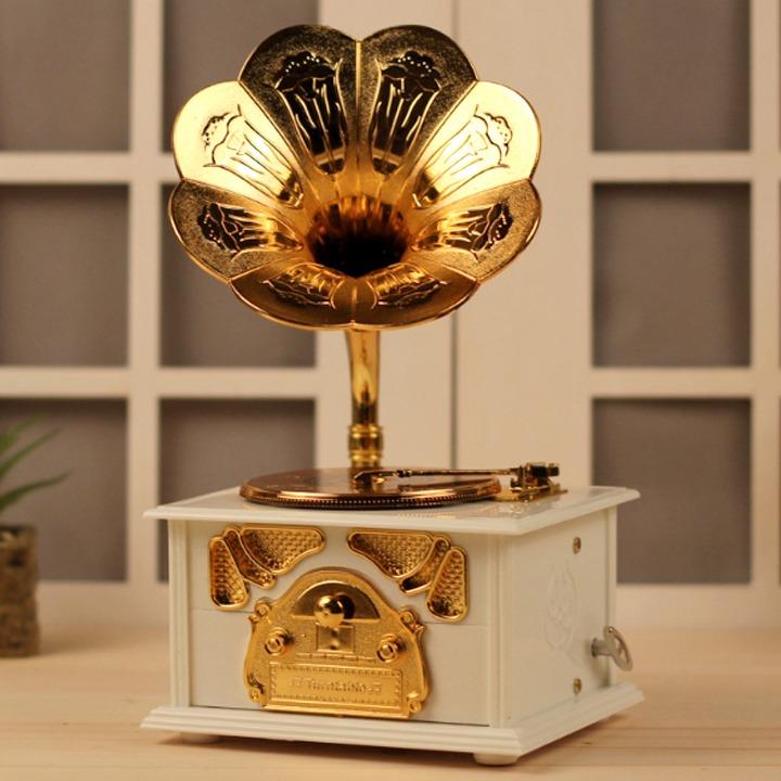 Hộp nhạc loa kèn cổ điển trang trí (Trắng)