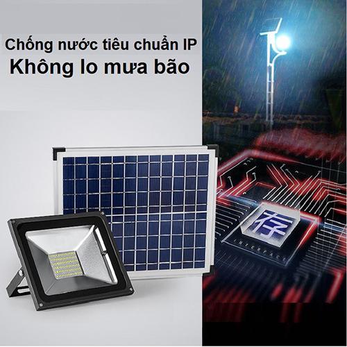 Đèn pha năng lượng mặt trời 50W - Mua 1 tặng 1