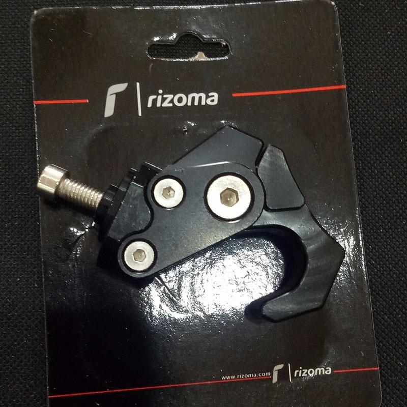 Móc treo đồ xe máy RIZOMA Màu Đen trang trí xe chất G103