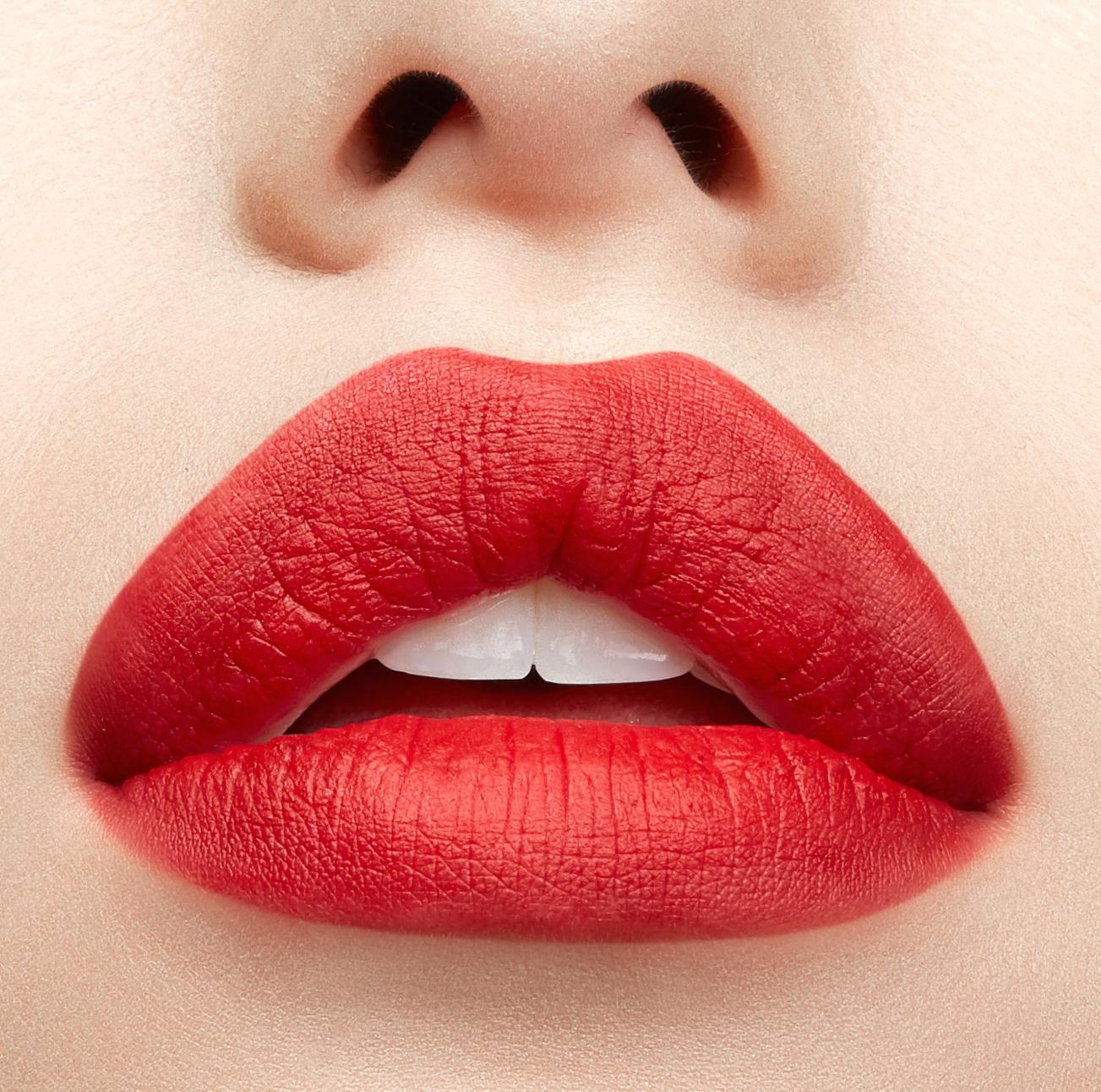 Son Colorlab màu đỏ truyền thống ( Ruby Fetish - A Cool Red - 002)