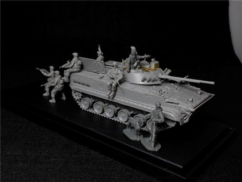 Mô hình lắp ghép xe chiến đấu bộ binh BMP-3