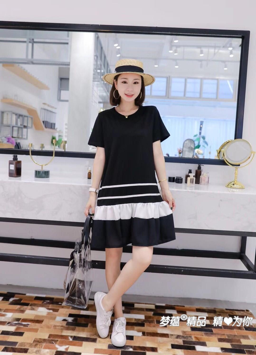 Váy xòe đuôi cá đen trắng