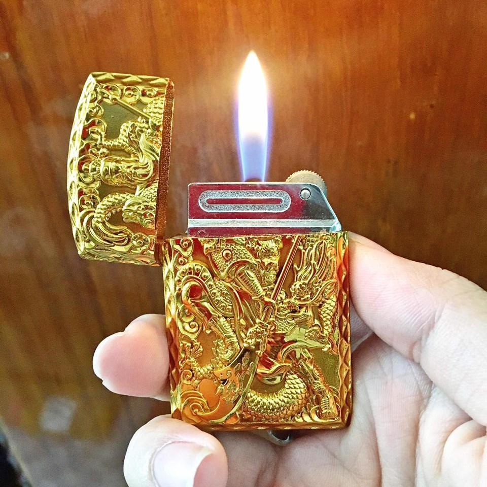 [Hot Hot] (Nguyên Hộp) ZIPPO, Bật Lửa, Hột Quẹt Hình Quang Công Vàng Rất Đẹp