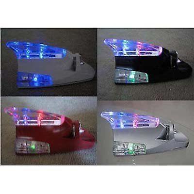 Vây cá mập trang trí nóc xe hơi giả ăng-ten (Đèn LED chạy bằng năng lượng gió) (Màu Trắng)