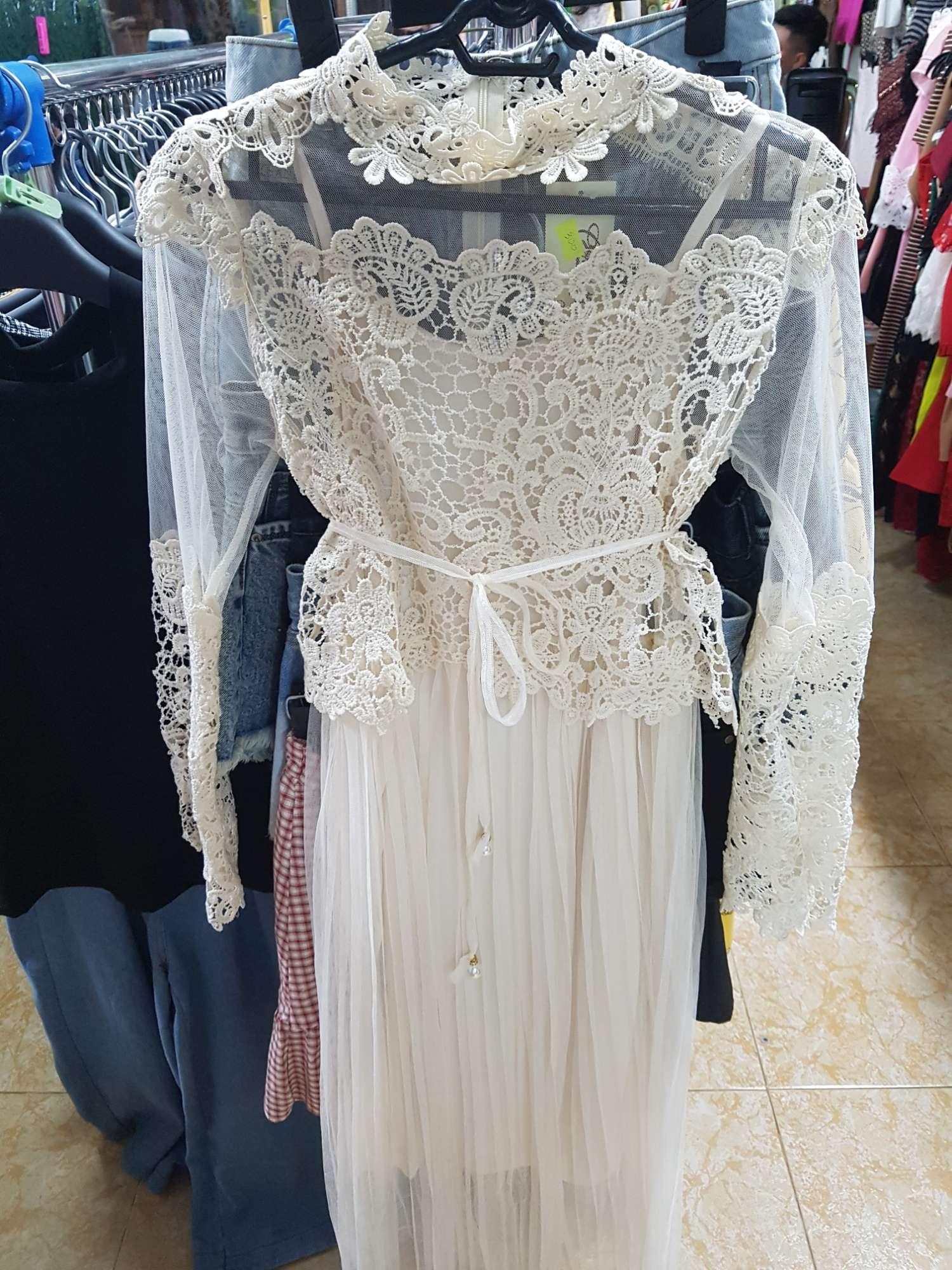 Đầm ren xòe công chúa