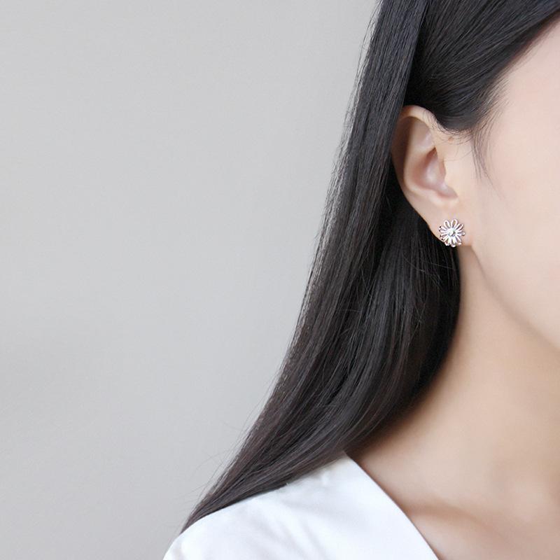 Bông tai bạc hoa cúc