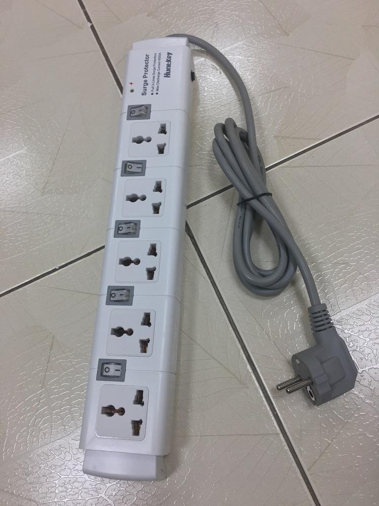 Ổ cắm điện PZC504 đa năng chống sét Huntkey (2M)