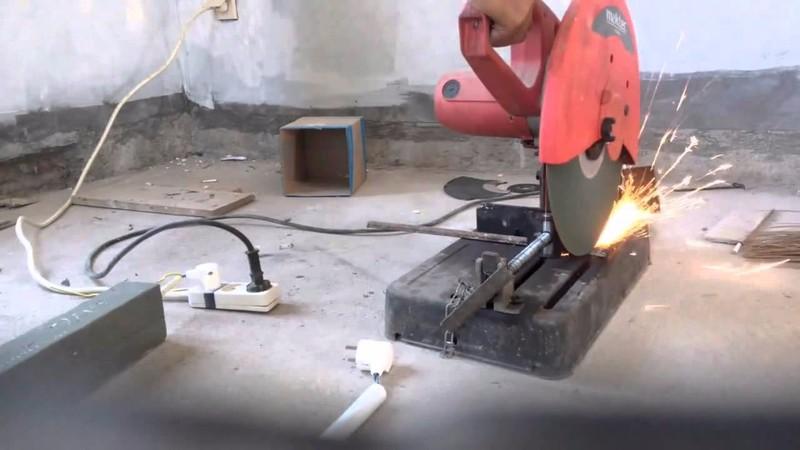 Máy cắt sắt MT240